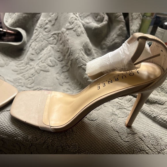 NWT heels - Picture 2 of 2